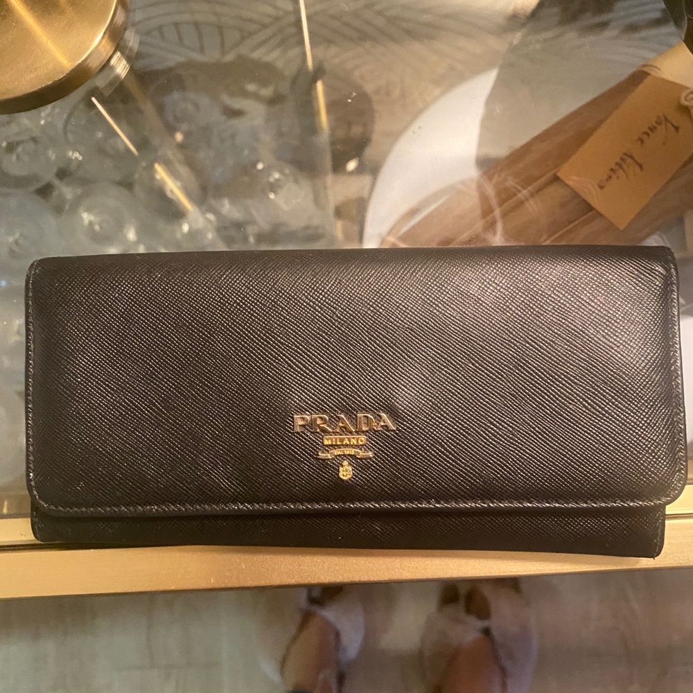 prada wallet